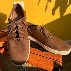 TOMS Men’s Canvas Sneakers- great color for fall